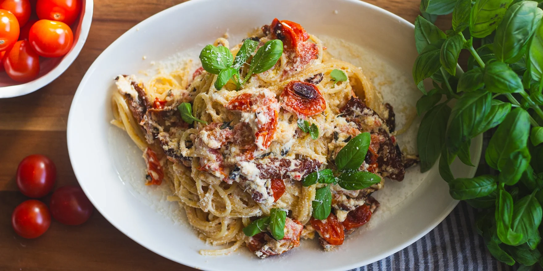Uunifetapasta Kahdella Eri Tomaatilla