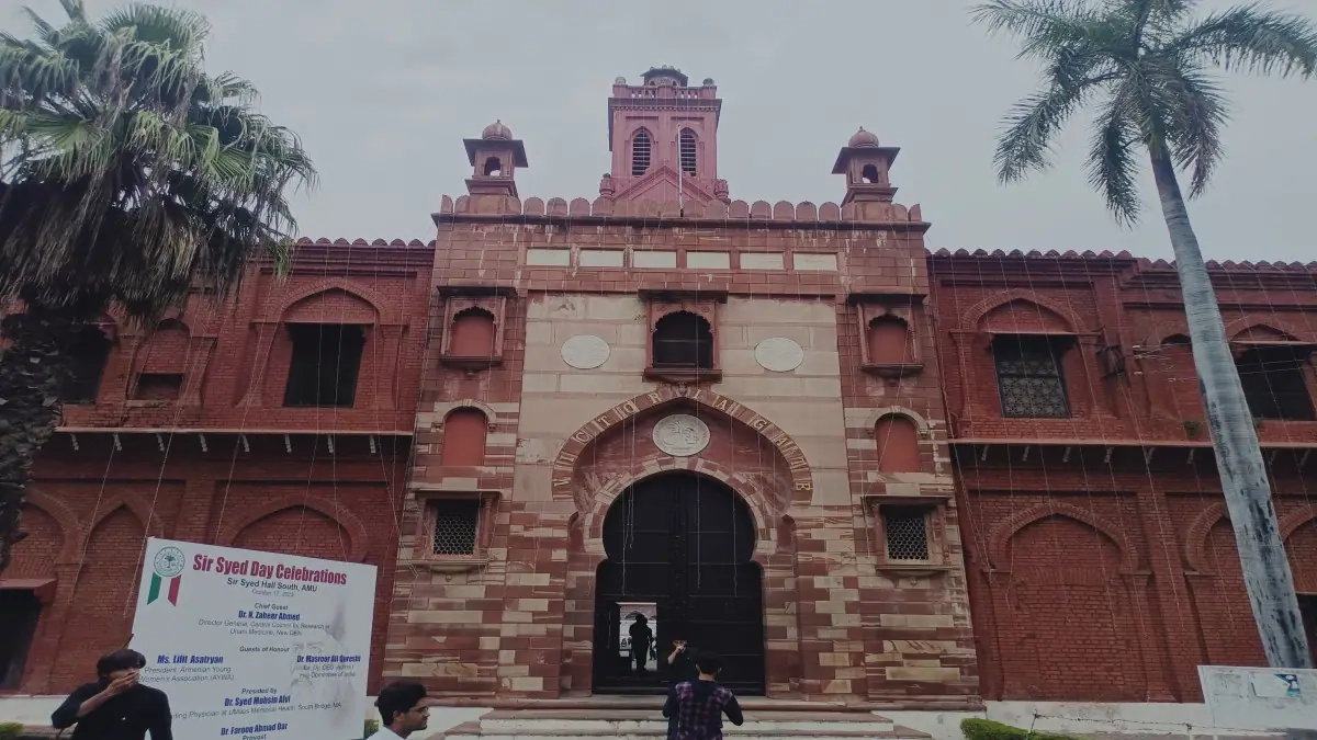 amu application 2025 last date will it extend check fees